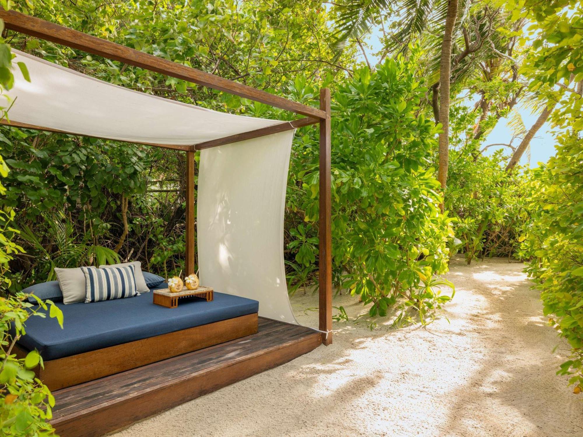 แรฟเฟิล มัลดีฟส์ เมราดู Hotel Meradhoo ภายนอก รูปภาพ