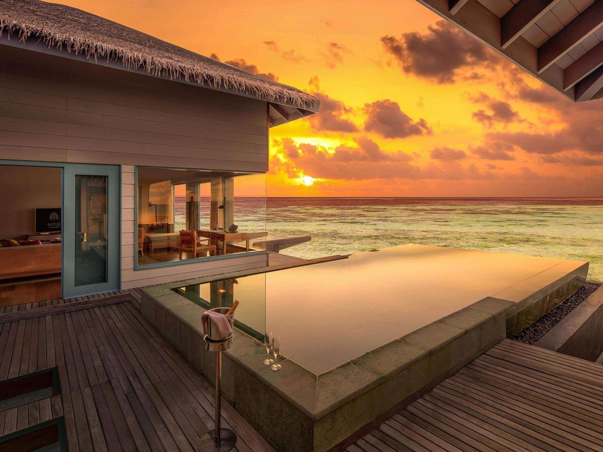 แรฟเฟิล มัลดีฟส์ เมราดู Hotel Meradhoo ภายนอก รูปภาพ