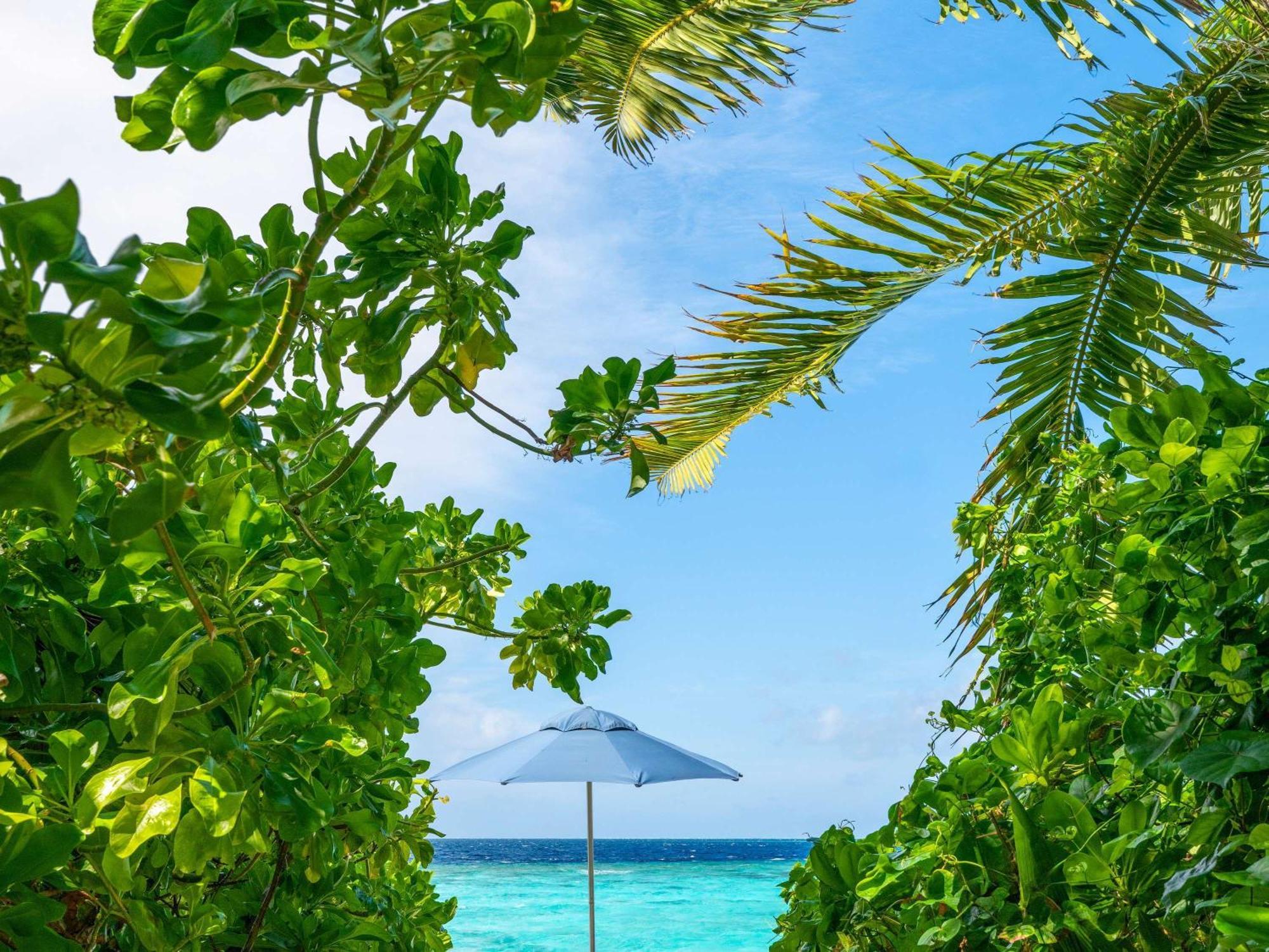 แรฟเฟิล มัลดีฟส์ เมราดู Hotel Meradhoo ภายนอก รูปภาพ